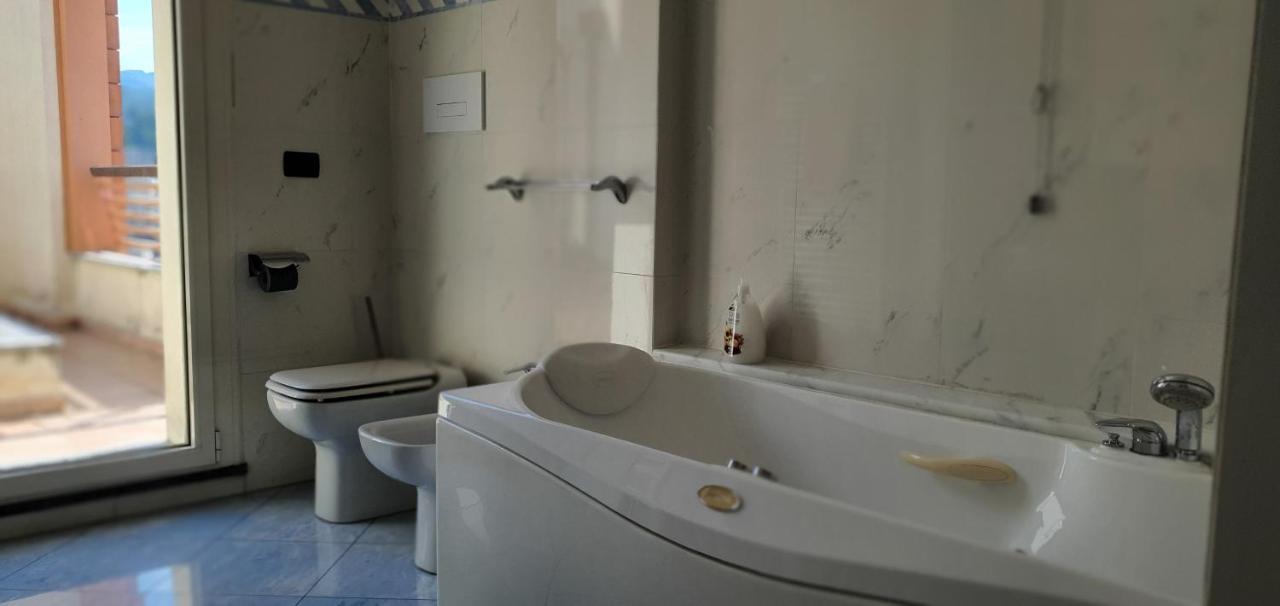 Attico Con Vista Su Genova Apartment Ngoại thất bức ảnh